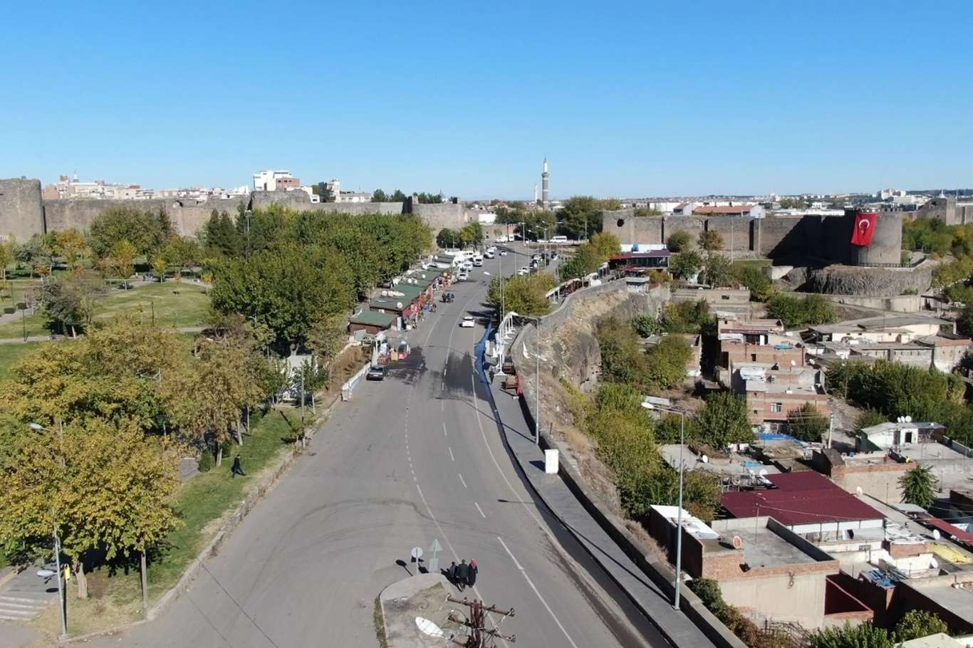 Diyarbakır Büyükşehir Belediyesi eski Mardin Yolu'nda yenileme çalışmalarına başlıyor